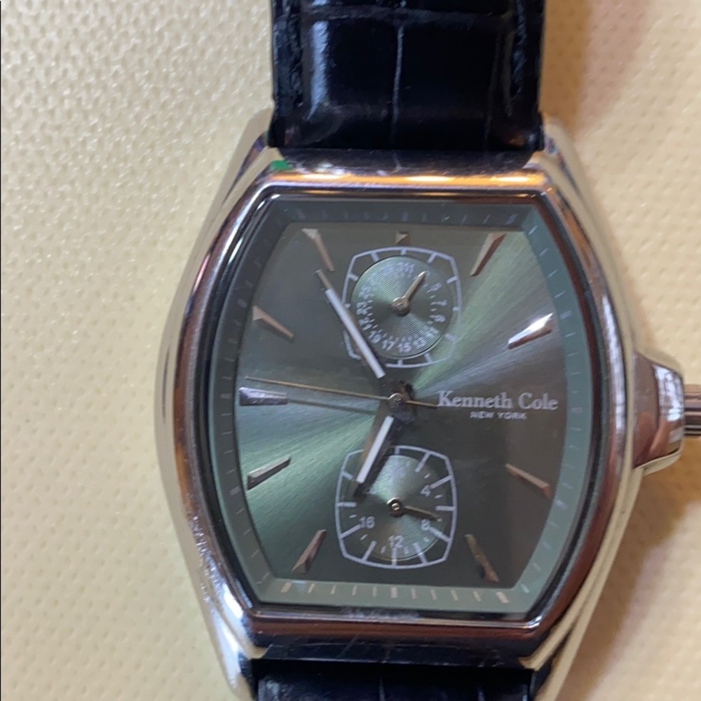 Kenneth Cole green face